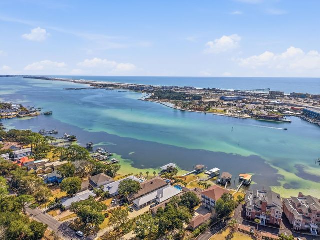 131 SE Magnolia Avenue, Fort Walton Beach, FL 32548