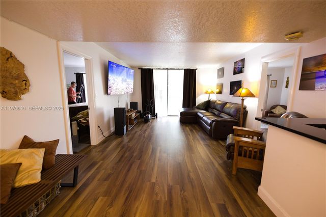 5570 NW 44th St 204A, Lauderhill, FL 33319