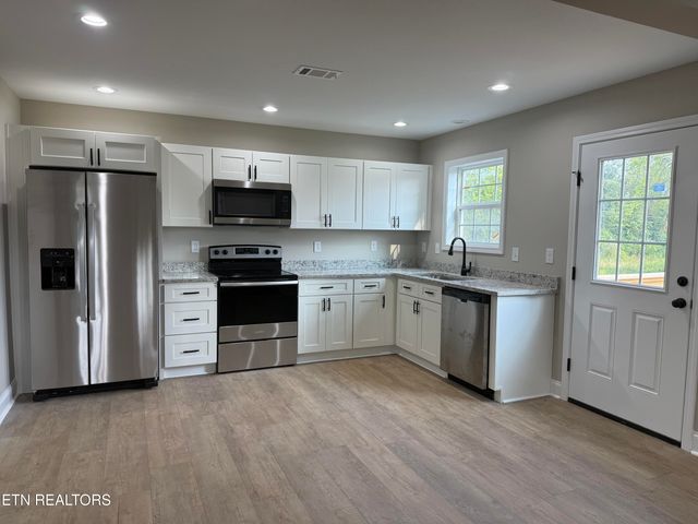 101- 110 Ken Lewis Way, Maryville, TN 37801