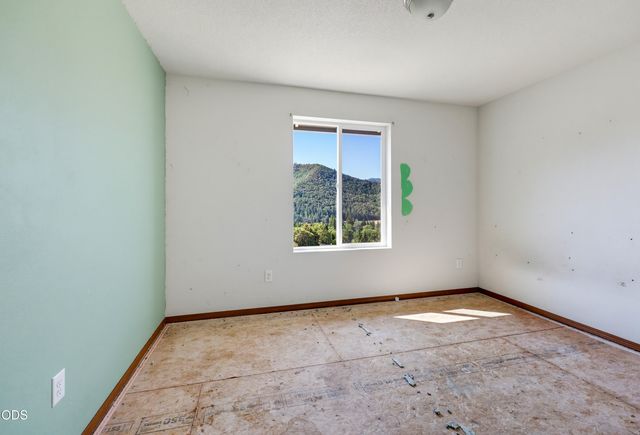 875 Jacoby Street, Gold Hill, OR 97525