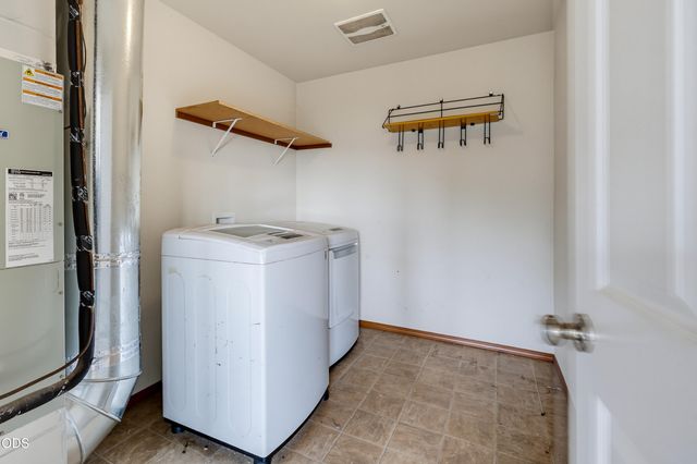 875 Jacoby Street, Gold Hill, OR 97525