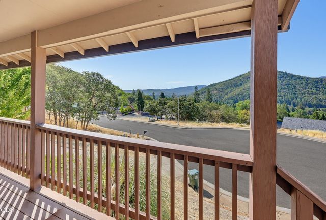 875 Jacoby Street, Gold Hill, OR 97525