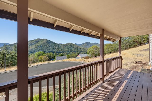 875 Jacoby Street, Gold Hill, OR 97525