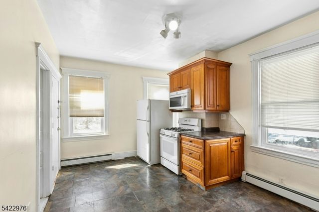 84 W Cherry St, Rahway City, NJ 07065
