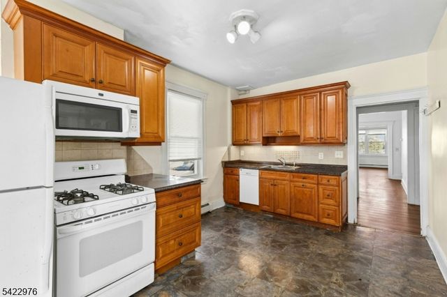 84 W Cherry St, Rahway City, NJ 07065