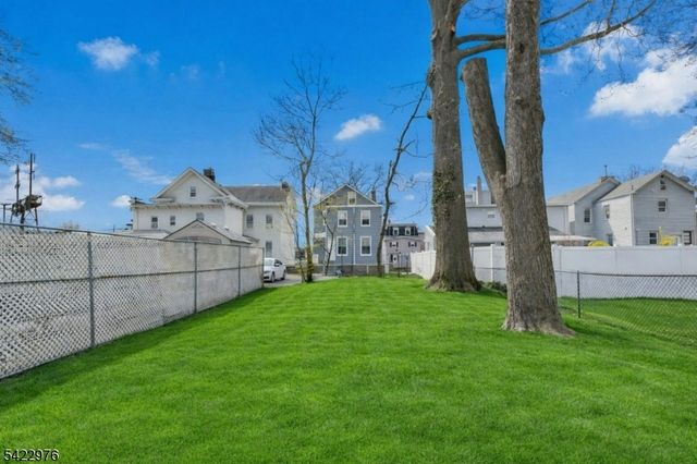 84 W Cherry St, Rahway City, NJ 07065