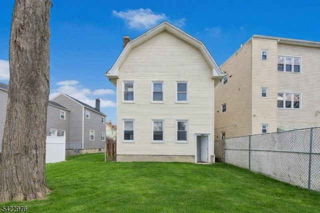 84 W Cherry St, Rahway City, NJ 07065