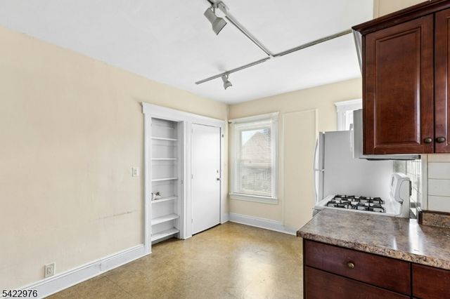 84 W Cherry St, Rahway City, NJ 07065