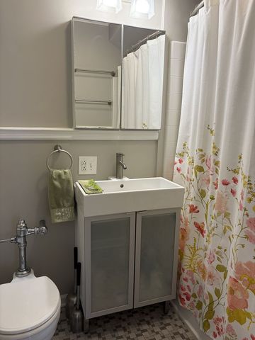 2242 Sherman Avenue 2, Evanston, IL 60201