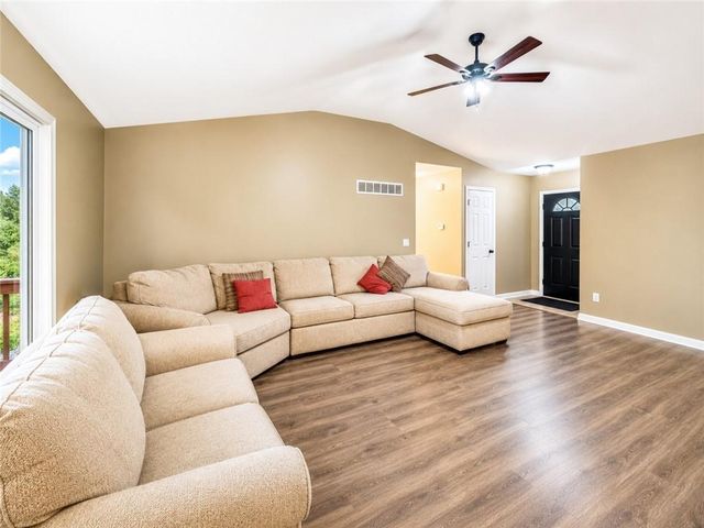411 10th Street, Garden City, MO 64747