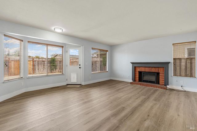 172 Cornell St, Windsor, CA 95492