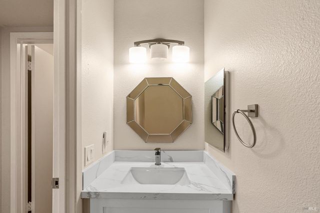 172 Cornell St, Windsor, CA 95492