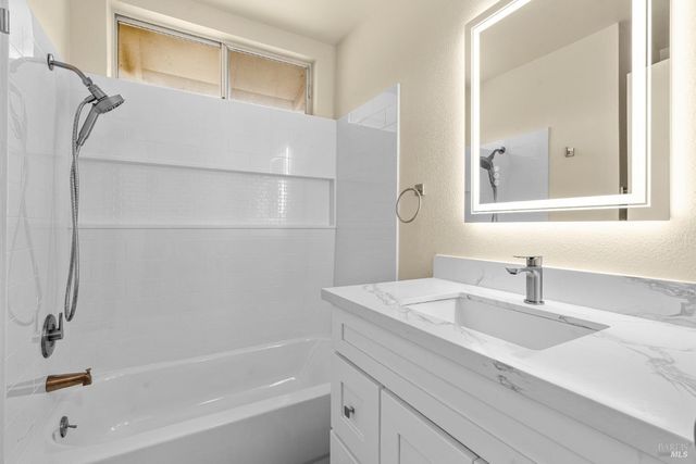 172 Cornell St, Windsor, CA 95492