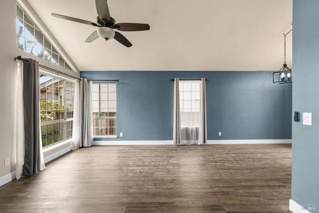 172 Cornell St, Windsor, CA 95492