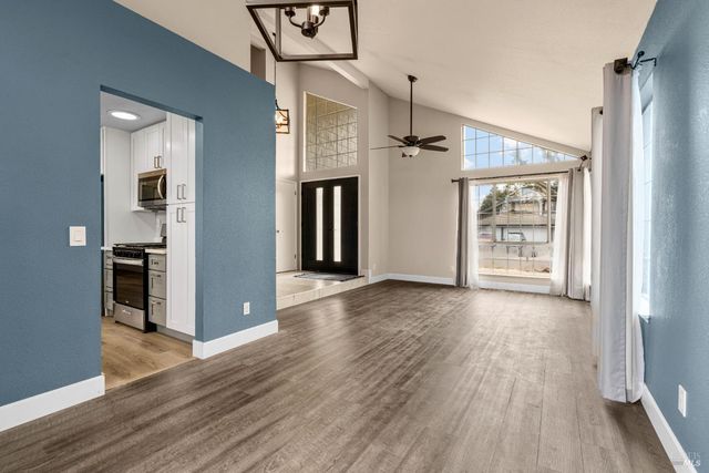 172 Cornell St, Windsor, CA 95492