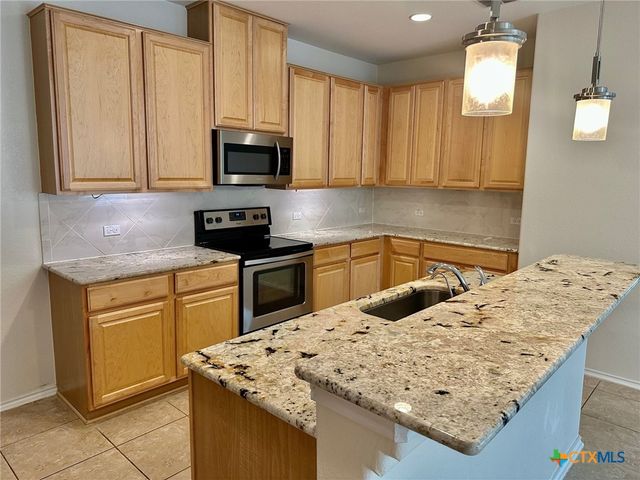 413 Hunters Hill Drive, San Marcos, TX 78666
