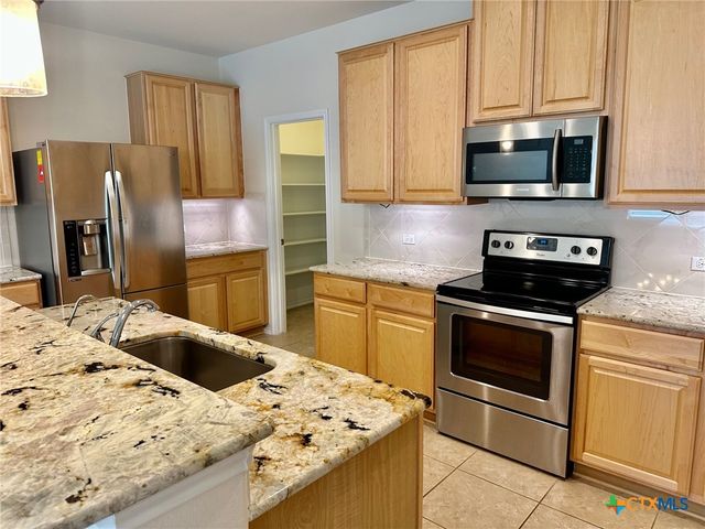 413 Hunters Hill Drive, San Marcos, TX 78666