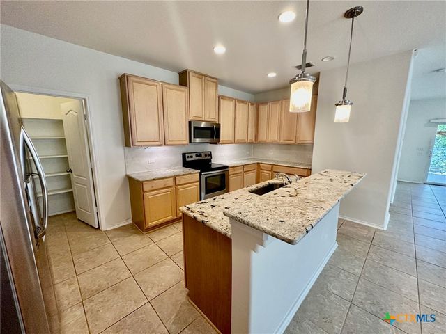 413 Hunters Hill Drive, San Marcos, TX 78666