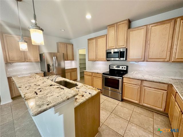 413 Hunters Hill Drive, San Marcos, TX 78666