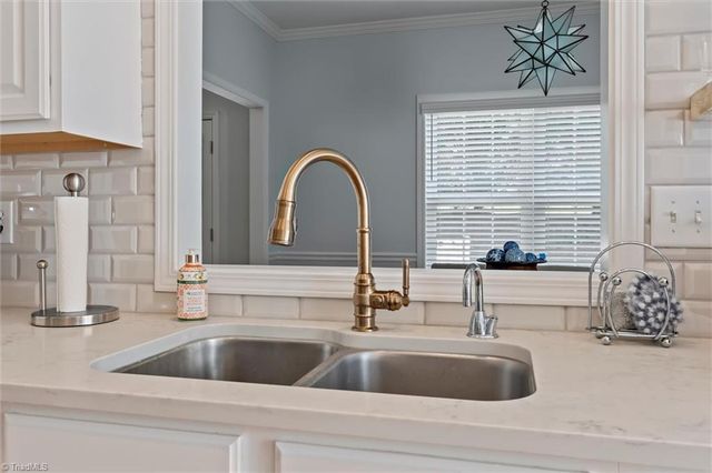 127 Brooks Landing Drive, Winston-salem, NC 27106