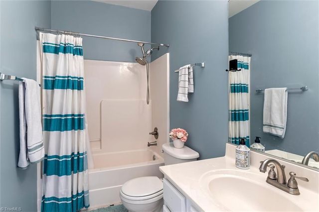 127 Brooks Landing Drive, Winston-salem, NC 27106