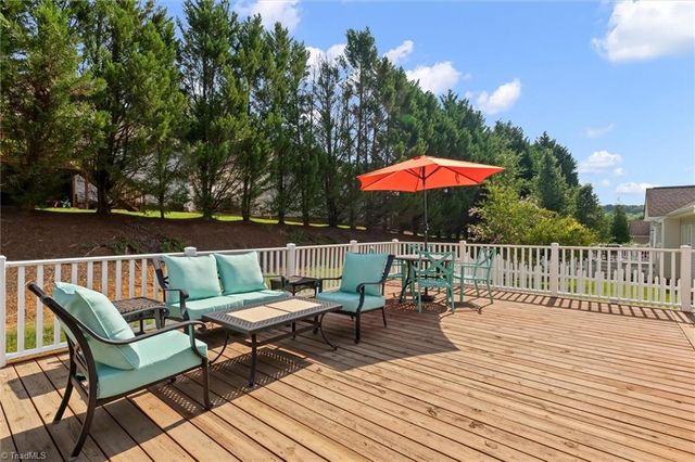 127 Brooks Landing Drive, Winston-salem, NC 27106