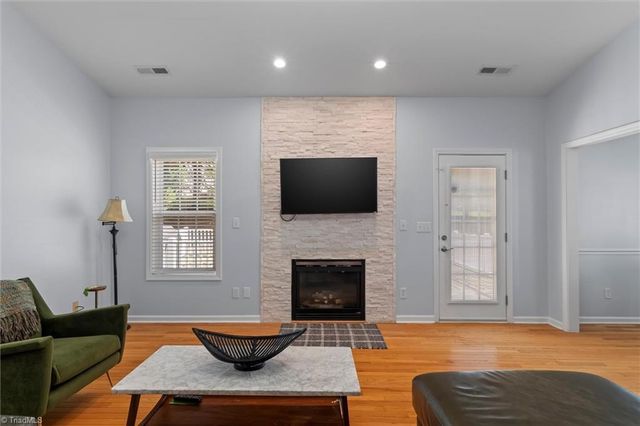 127 Brooks Landing Drive, Winston-salem, NC 27106