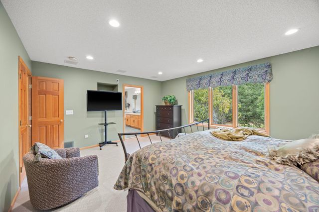 2021 Royale Drive, Eagan, MN 55122