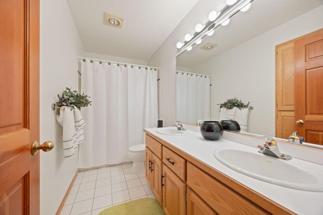2021 Royale Drive, Eagan, MN 55122