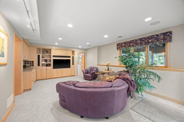 2021 Royale Drive, Eagan, MN 55122
