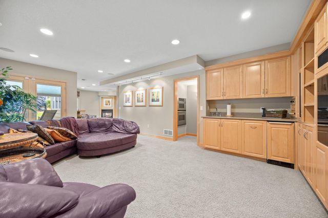 2021 Royale Drive, Eagan, MN 55122