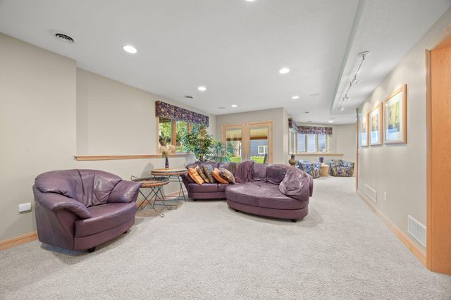 2021 Royale Drive, Eagan, MN 55122