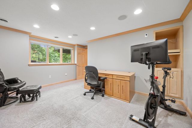 2021 Royale Drive, Eagan, MN 55122