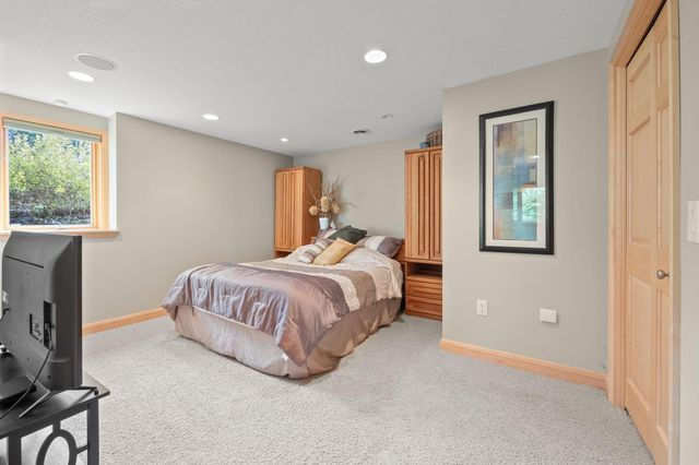 2021 Royale Drive, Eagan, MN 55122