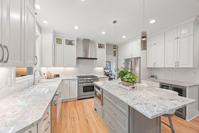 2021 Royale Drive, Eagan, MN 55122