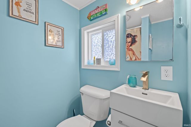 11751 W Pirates Roost Road, Monticello, IN 47960