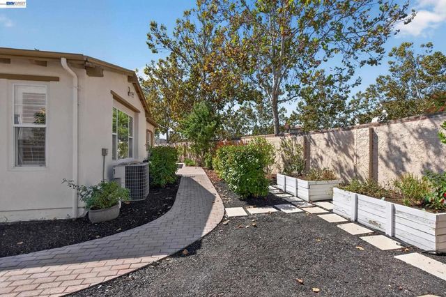 1135 Blue Spur Cir, Danville, CA 94506