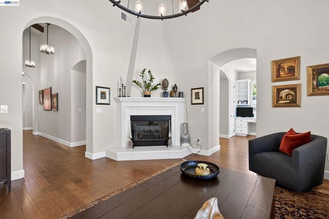 1135 Blue Spur Cir, Danville, CA 94506
