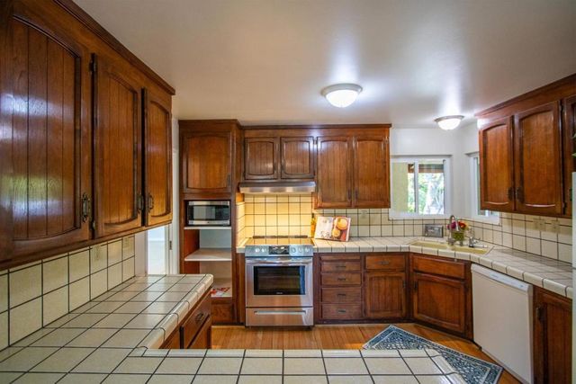 23059 Evergreen Lane, Los Gatos, CA 95033