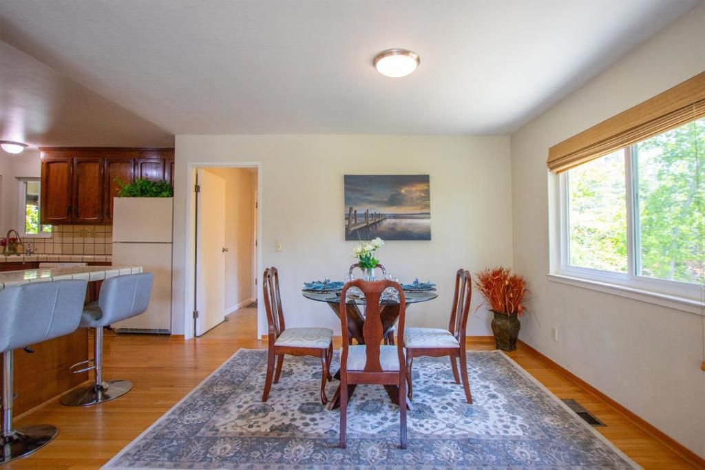 Image 13 of property listing at 23059 Evergreen Lane, Los Gatos, CA 95033