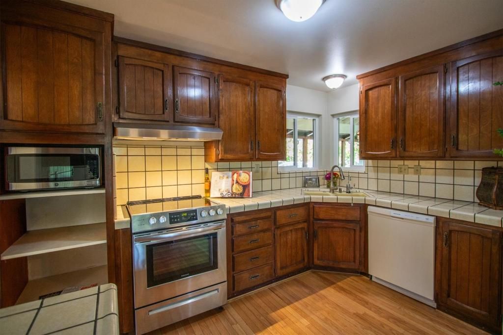 Image 15 of property listing at 23059 Evergreen Lane, Los Gatos, CA 95033