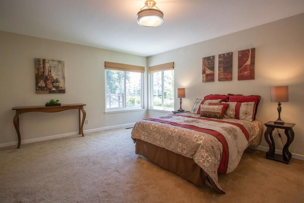 Image 18 of property listing at 23059 Evergreen Lane, Los Gatos, CA 95033