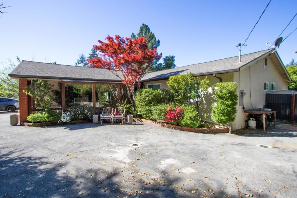Image 3 of property listing at 23059 Evergreen Lane, Los Gatos, CA 95033
