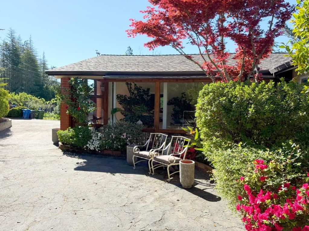 Image 4 of property listing at 23059 Evergreen Lane, Los Gatos, CA 95033