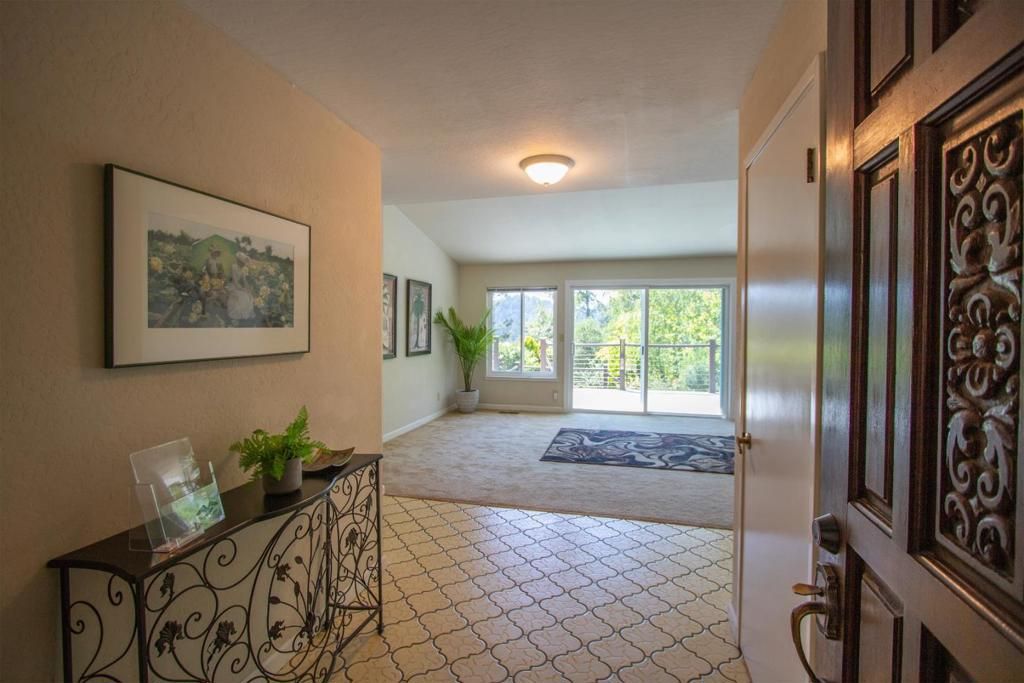Image 6 of property listing at 23059 Evergreen Lane, Los Gatos, CA 95033