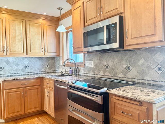 39 Ridgecrest Road, Wallingford, CT 06492