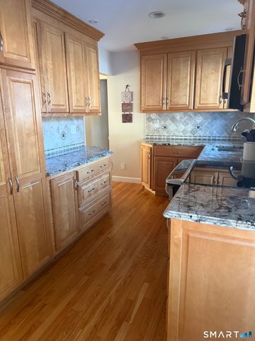 39 Ridgecrest Road, Wallingford, CT 06492