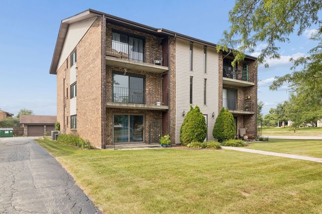 9949 Shady Lane 2B, Orland Park, IL 60462