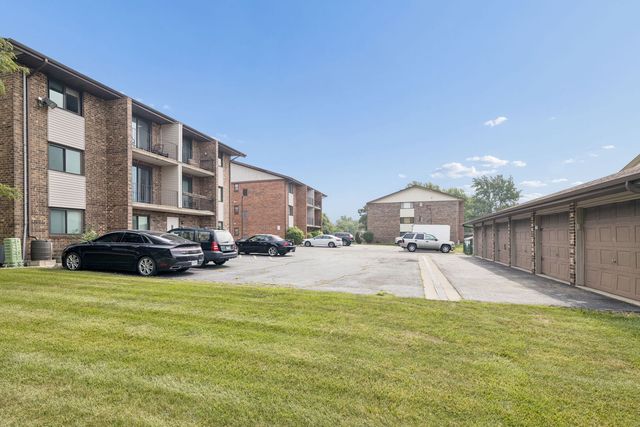 9949 Shady Lane 2B, Orland Park, IL 60462
