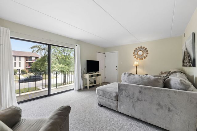 9949 Shady Lane 2B, Orland Park, IL 60462